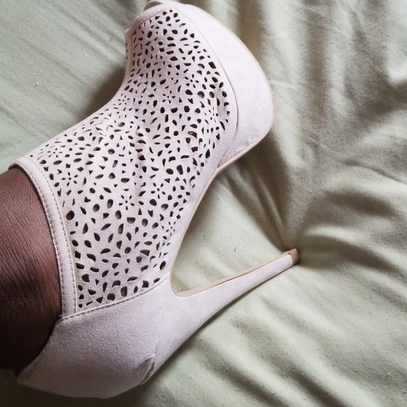 Shoes - Picture 3 of 7